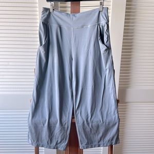 Gap Cropped Wide Leg Eclipse Pants M